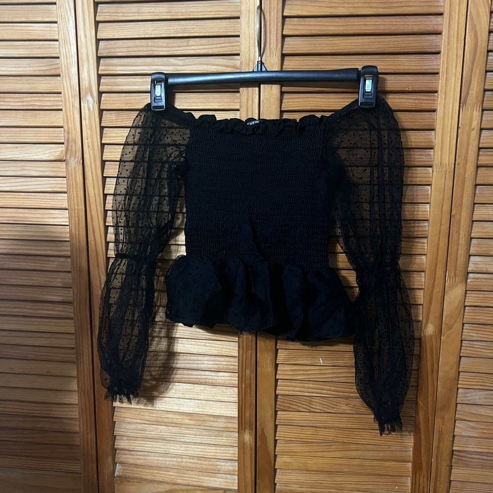 Puffy sleeve black top